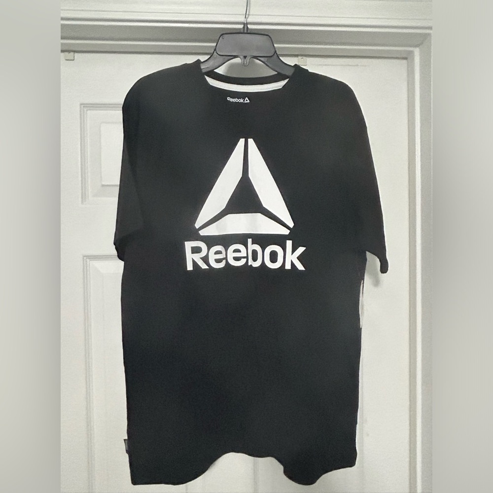 Brand NWT Reebok Black T-Shirt Size L
